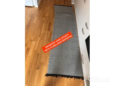 Inventarier till fullt möblerad enrummare - se alla bilder för komplett innehåll