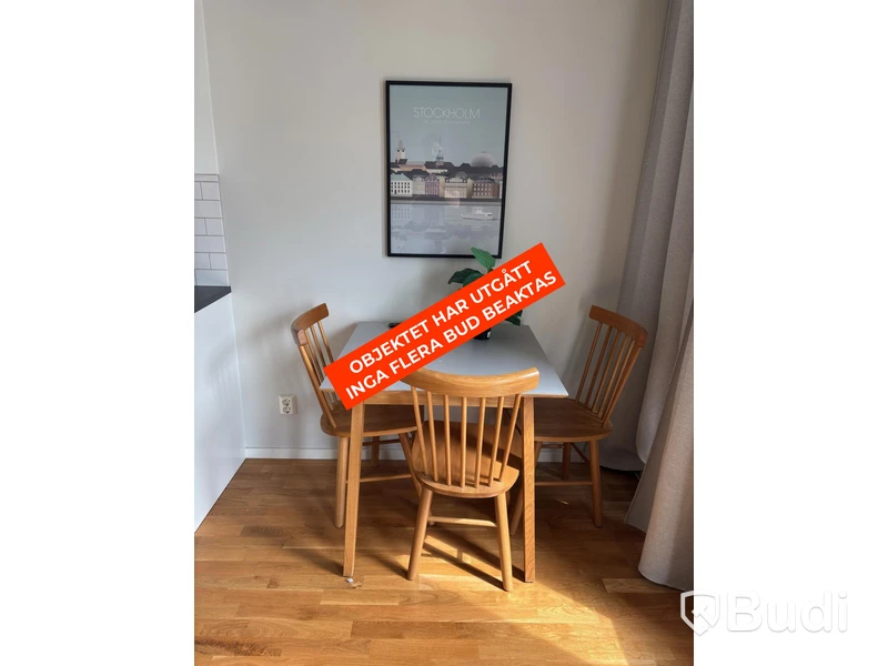 Inventarier till fullt möblerad enrummare - se alla bilder för komplett innehåll