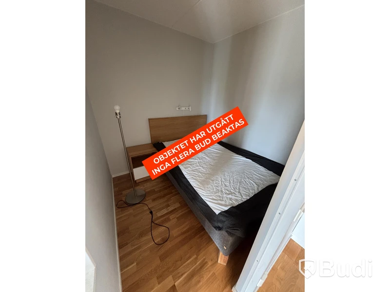 Inventarier till fullt möblerad enrummare - se alla bilder för komplett innehåll