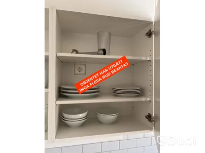 Inventarier till fullt möblerad enrummare - se alla bilder för komplett innehåll