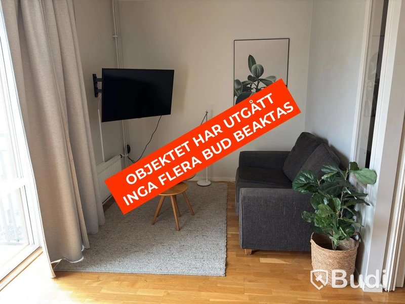 Inventarier till fullt möblerad enrummare - se alla bilder för komplett innehåll
