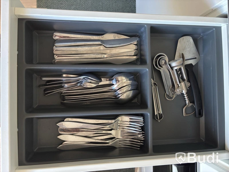 Inventarier till fullt möblerad fyrrummare - se alla bilder för komplett innehåll