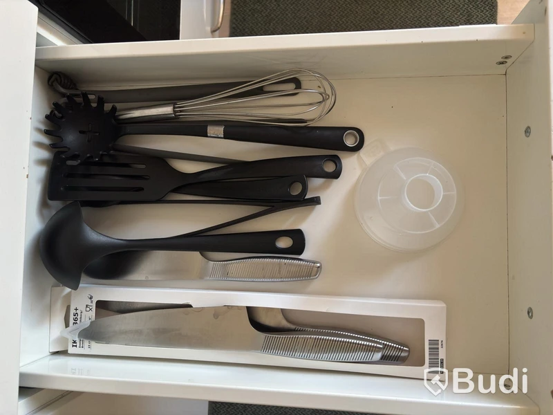 Inventarier till fullt möblerad fyrrummare - se alla bilder för komplett innehåll