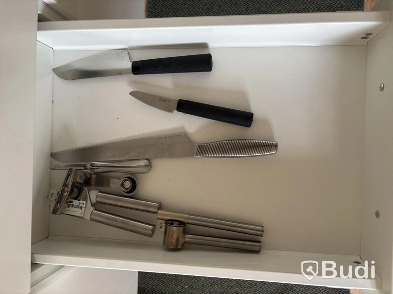 Inventarier till fullt möblerad trerummare - se alla bilder för komplett innehåll