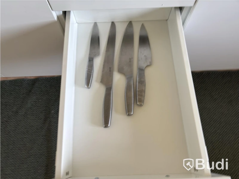 Inventarier till fullt möblerad trerummare - se alla bilder för komplett innehåll