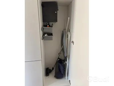 Inventarier till fullt möblerad enrummare - se alla bilder för komplett innehåll