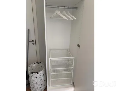 Inventarier till fullt möblerad enrummare - se alla bilder för komplett innehåll