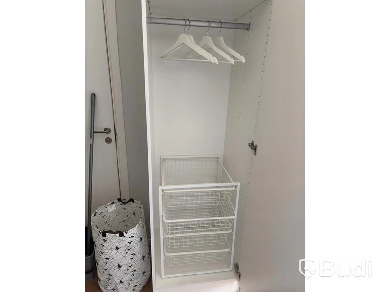 Inventarier till fullt möblerad enrummare - se alla bilder för komplett innehåll