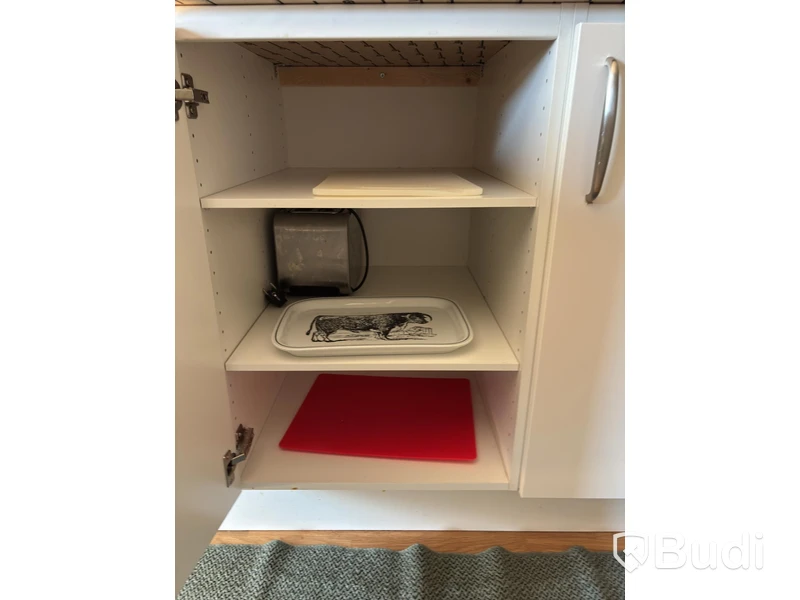 Inventarier till fullt möblerad enrummare - se alla bilder för komplett innehåll