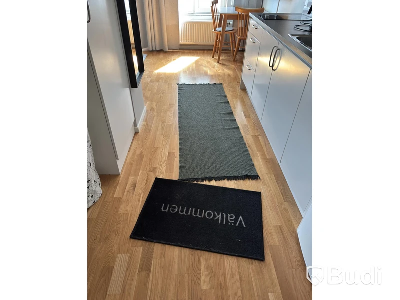 Inventarier till fullt möblerad enrummare - se alla bilder för komplett innehåll