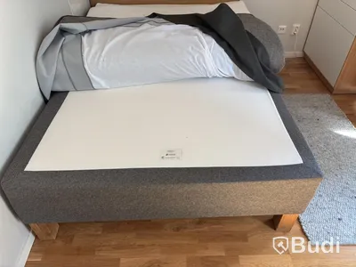 Inventarier till fullt möblerad enrummare - se alla bilder för komplett innehåll