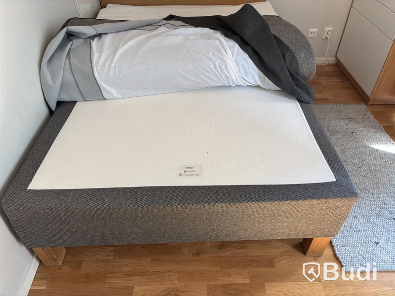 Inventarier till fullt möblerad enrummare - se alla bilder för komplett innehåll