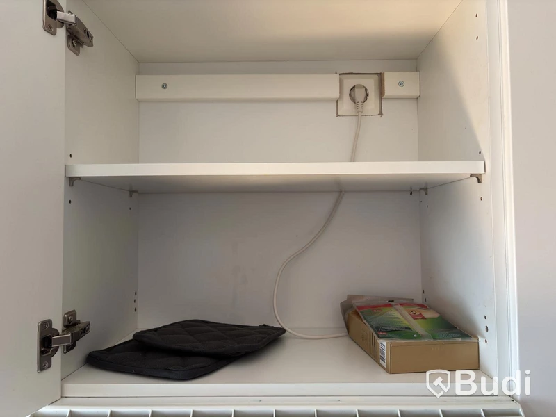 Inventarier till fullt möblerad enrummare - se alla bilder för komplett innehåll