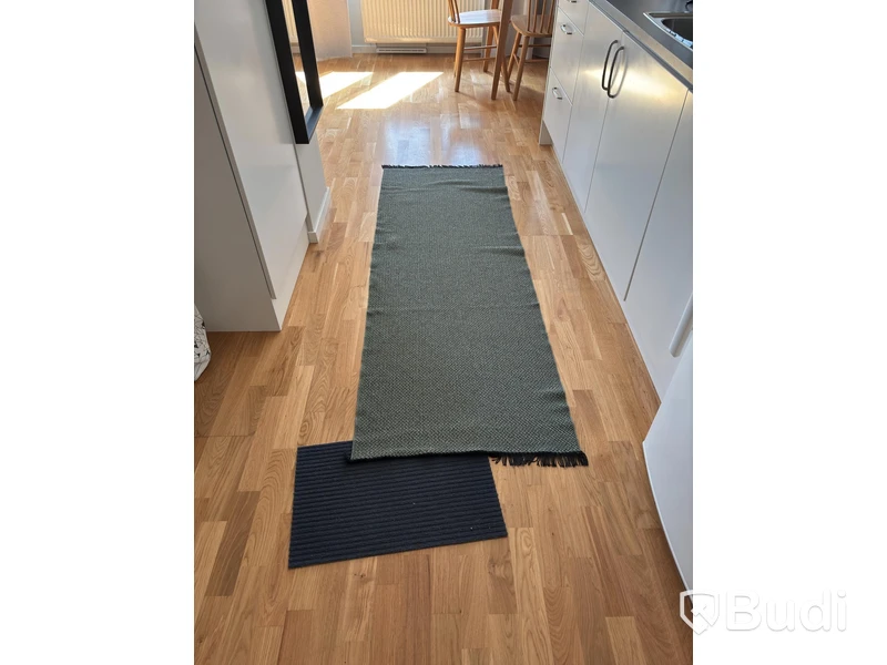 Inventarier till fullt möblerad enrummare - se alla bilder för komplett innehåll