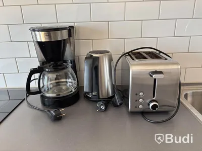Inventarier till fullt möblerad enrummare - se alla bilder för komplett innehåll