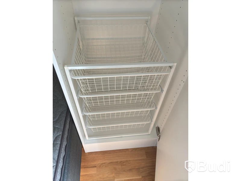 Contents of a fully furnished three-room apartment - see all photos for full contents