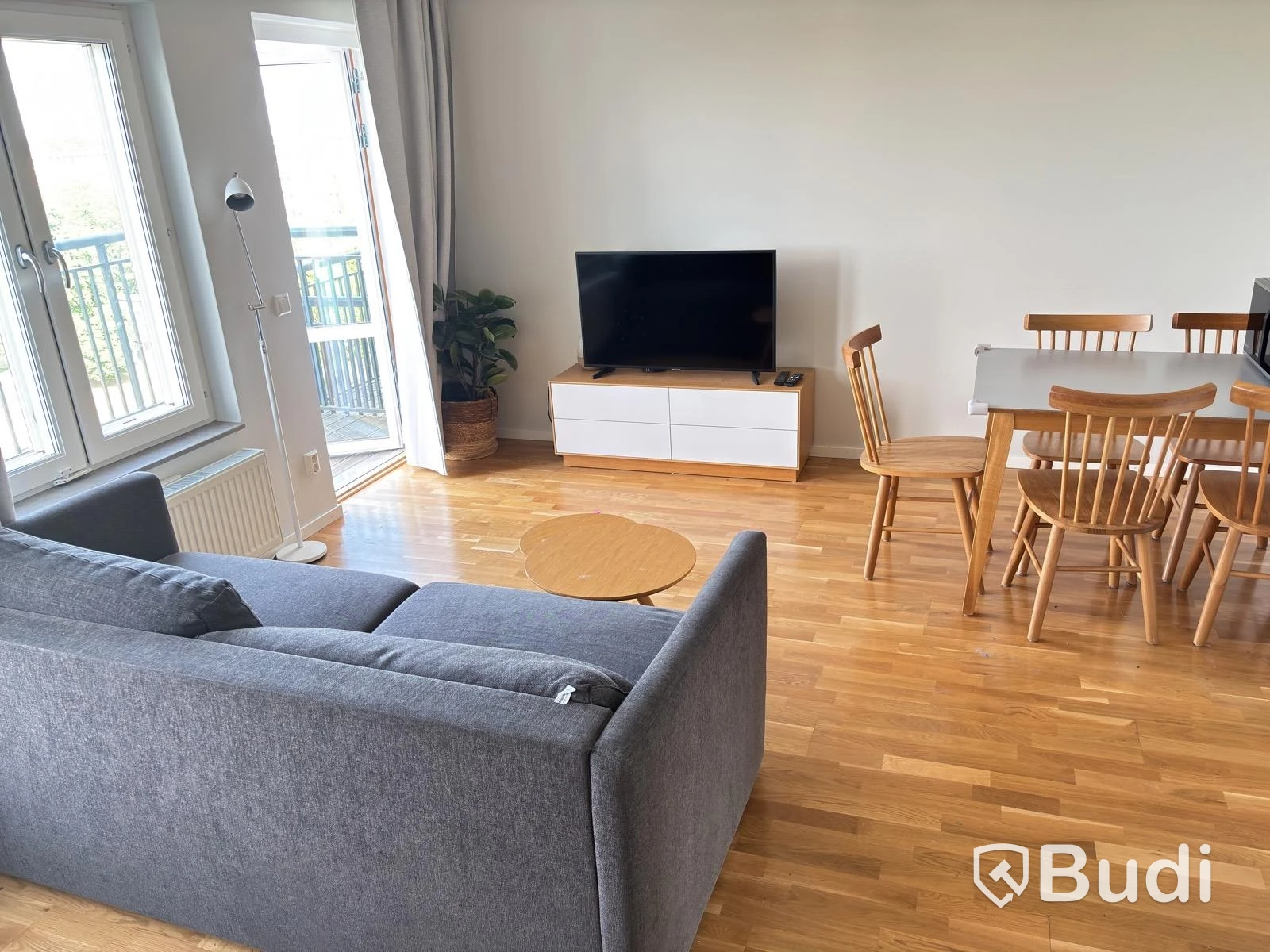 Contents of a fully furnished three-room apartment - see all photos for full contents