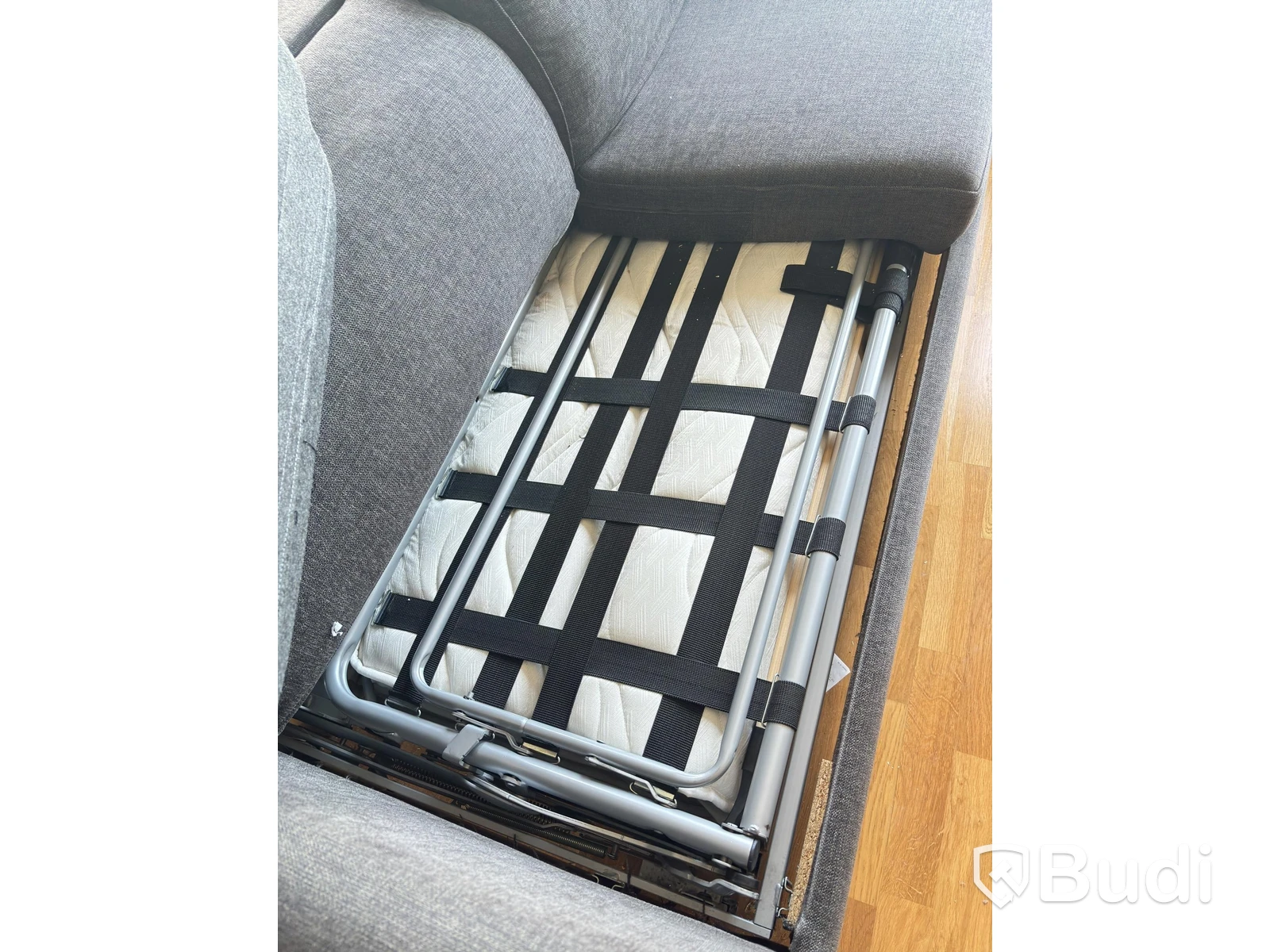 Contents of a fully furnished three-room apartment - see all photos for full contents