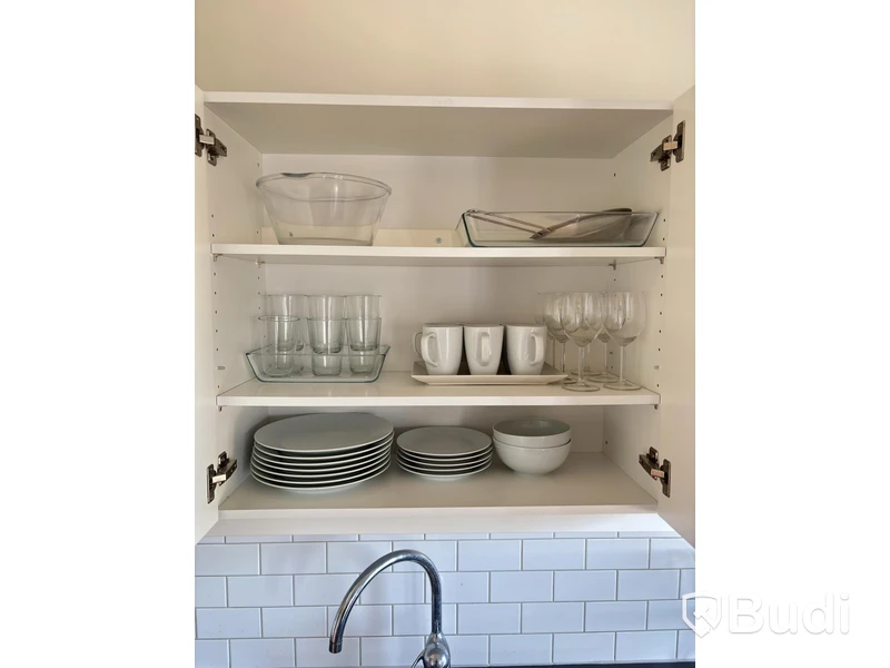 Contents of a fully furnished three-room apartment - see all photos for full contents