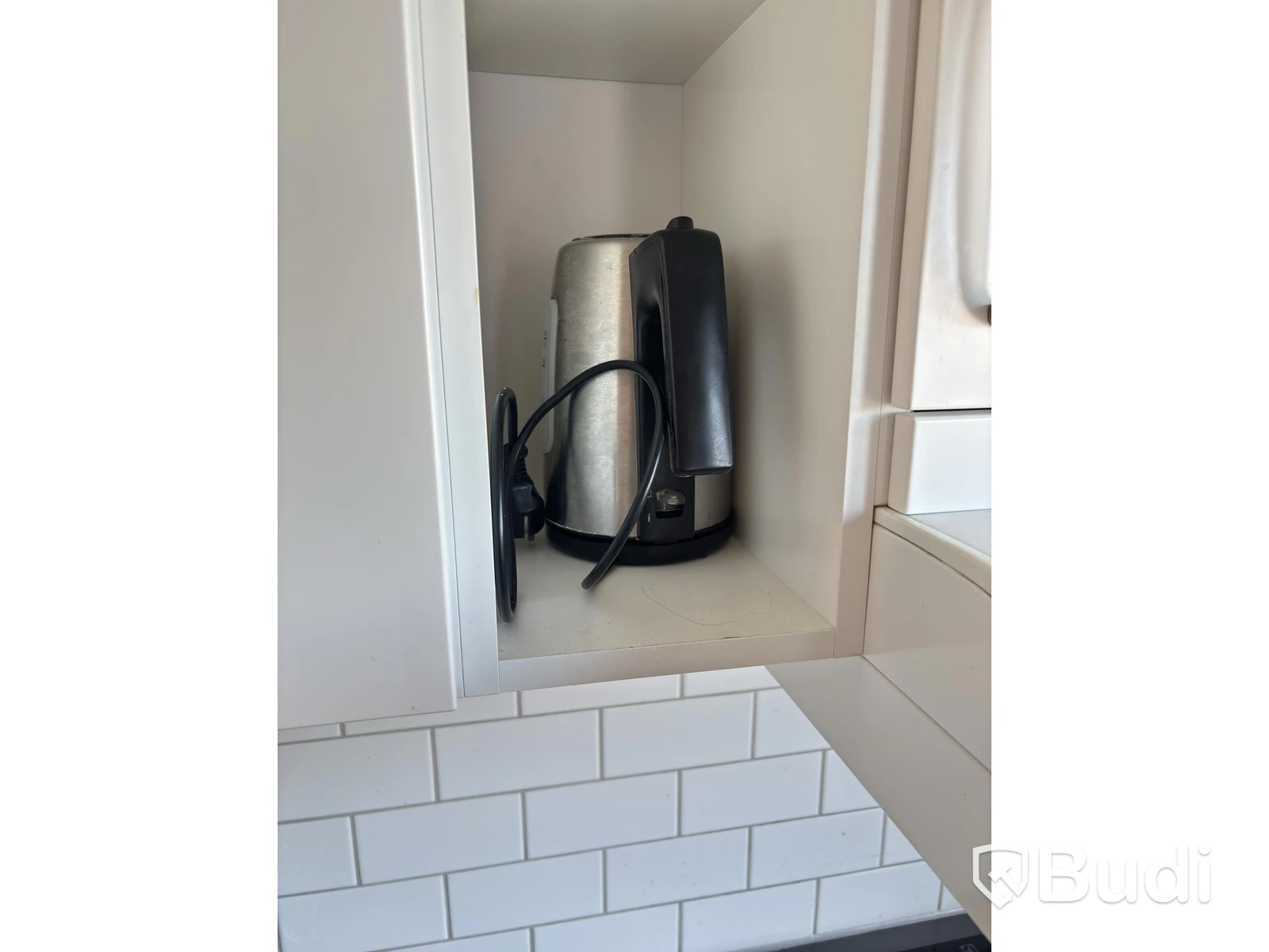 Contents of a fully furnished three-room apartment - see all photos for full contents