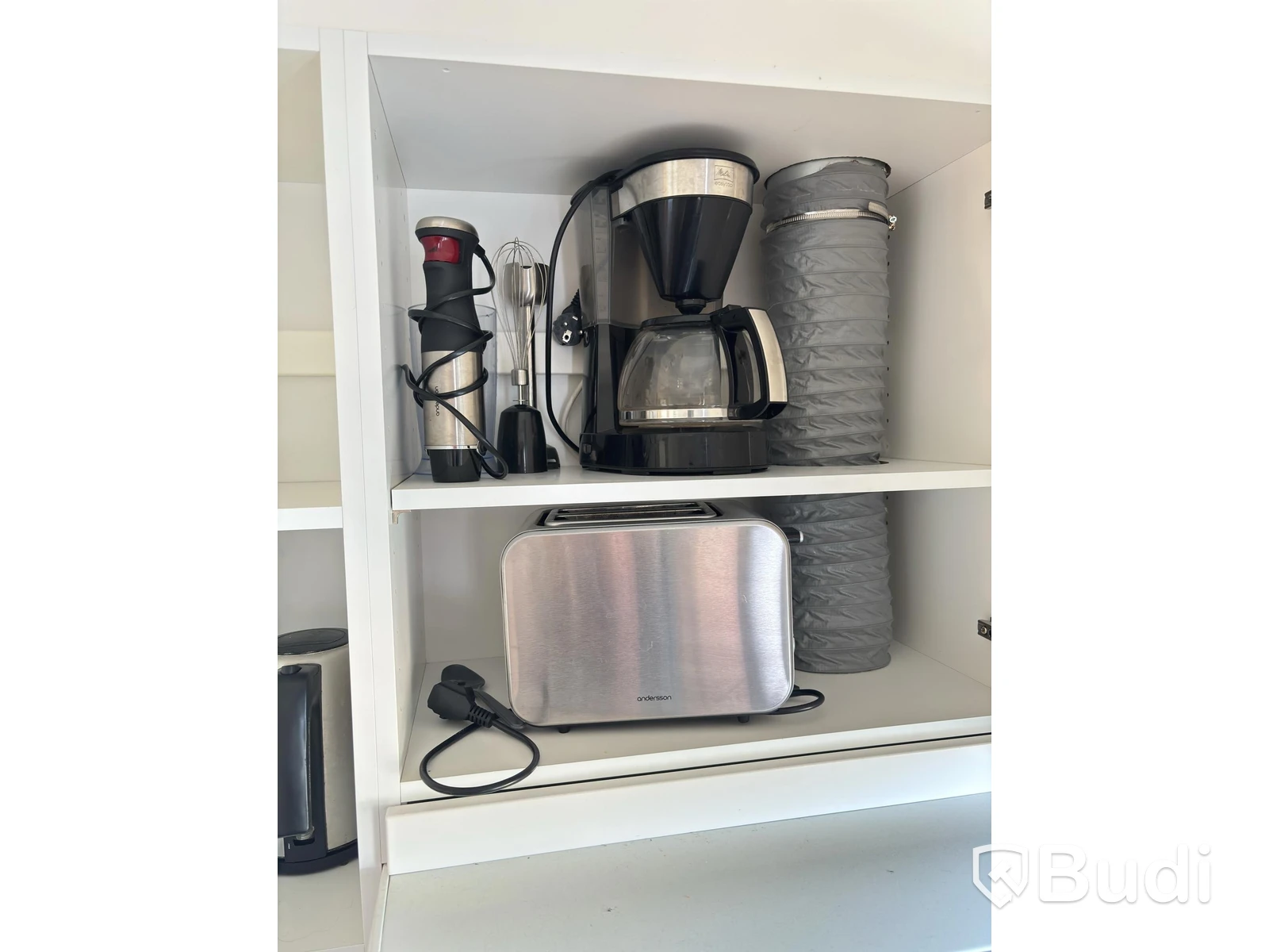 Contents of a fully furnished three-room apartment - see all photos for full contents