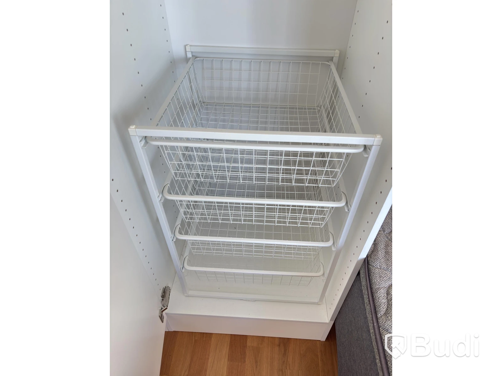 Contents of a fully furnished three-room apartment - see all photos for full contents