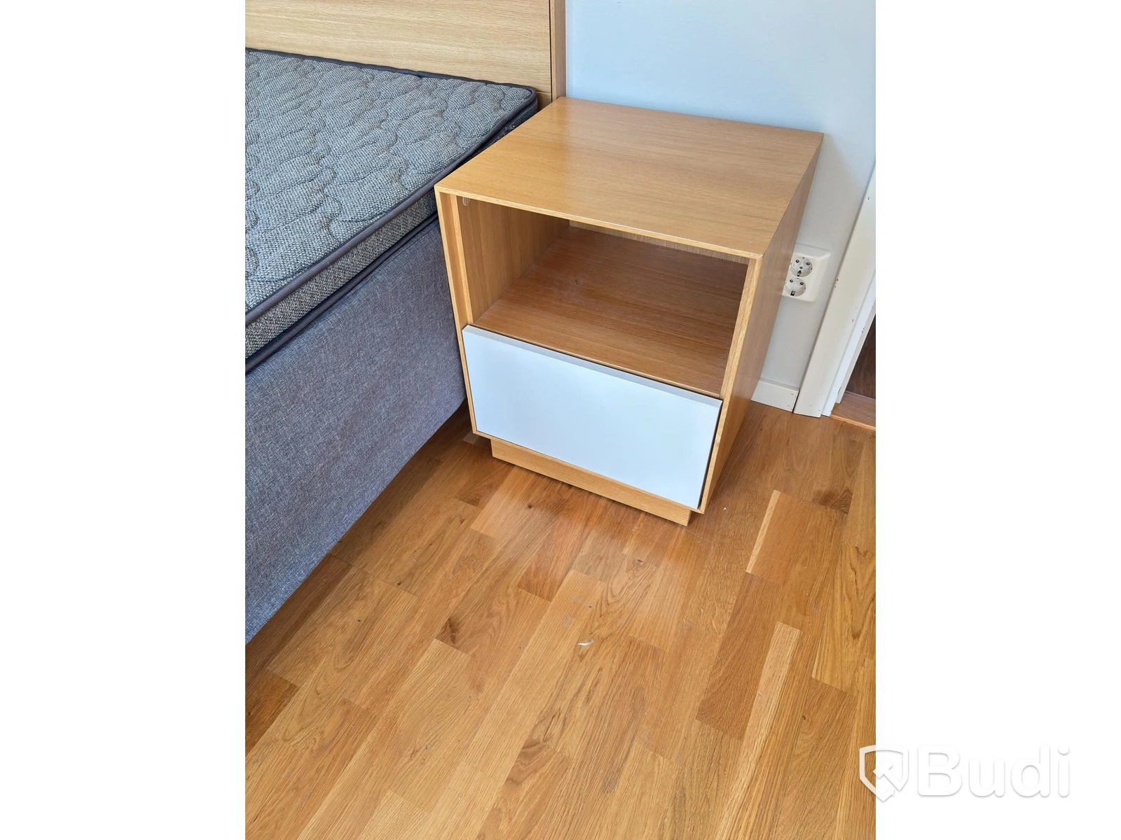 Contents of a fully furnished three-room apartment - see all photos for full contents