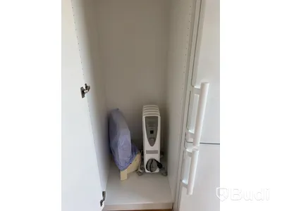 Inventarier till fullt möblerad enrummare - se alla bilder för komplett innehåll