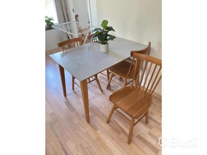 Contents of a fully furnished four-room apartment - see all images for complete contents