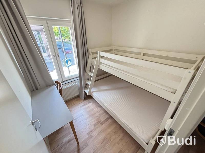 Contents of a fully furnished four-room apartment - see all images for complete contents