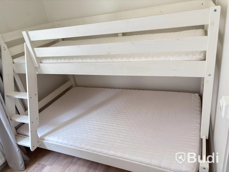 Contents of a fully furnished four-room apartment - see all images for complete contents