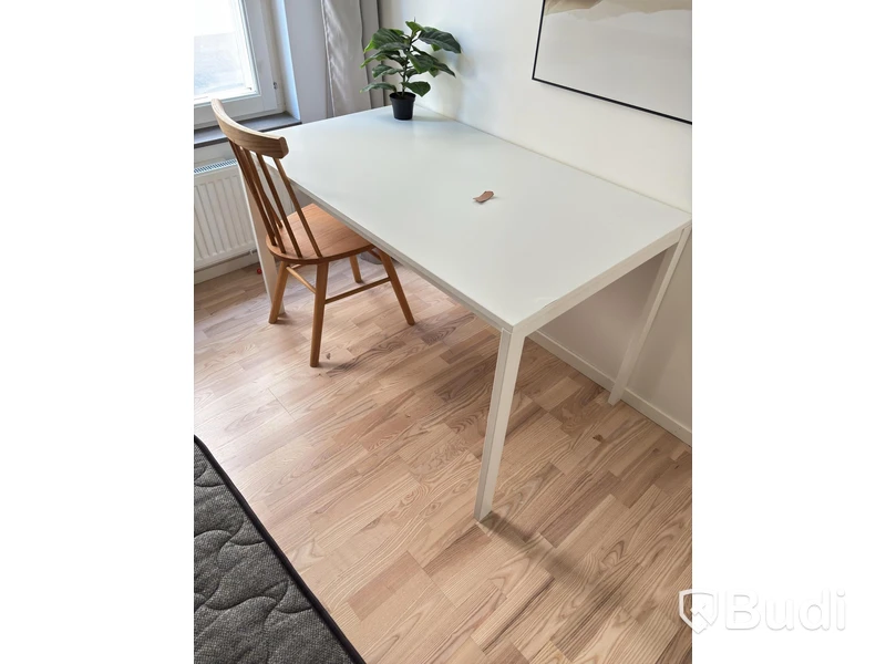 Contents of a fully furnished four-room apartment - see all images for complete contents