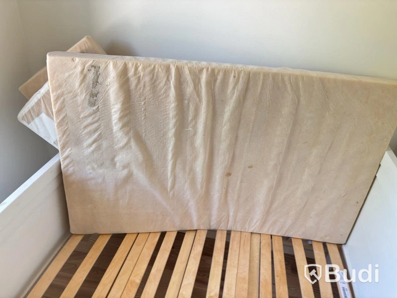 Contents of a fully furnished four-room apartment - see all images for complete contents