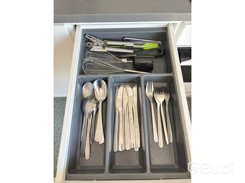 Contents of a fully furnished four-room apartment - see all images for complete contents