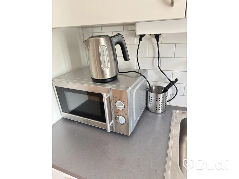 Contents of a fully furnished four-room apartment - see all images for complete contents