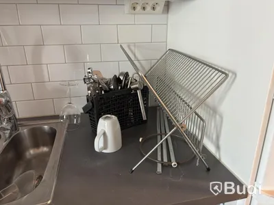 Inventarier till fullt möblerad enrummare - se alla bilder för komplett innehåll