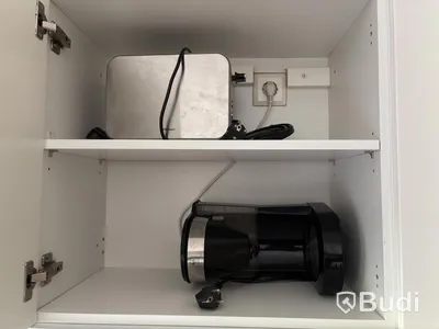 Inventarier till fullt möblerad enrummare - se alla bilder för komplett innehåll