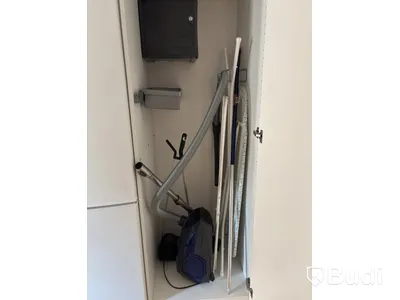 Inventarier till fullt möblerad enrummare - se alla bilder för komplett innehåll