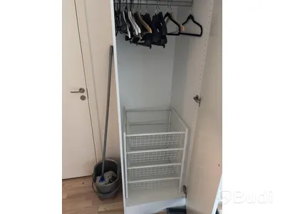 Inventarier till fullt möblerad enrummare - se alla bilder för komplett innehåll