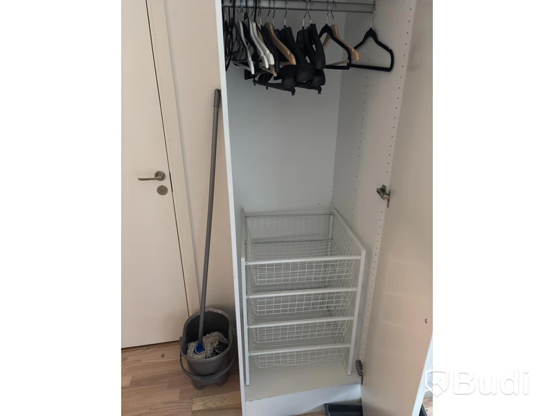 Inventarier till fullt möblerad enrummare - se alla bilder för komplett innehåll