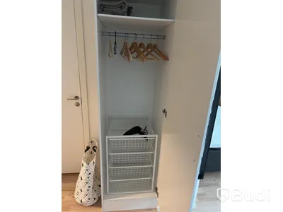 Inventarier till fullt möblerad enrummare - se alla bilder för komplett innehåll