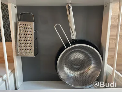 Inventarier till fullt möblerad enrummare - se alla bilder för komplett innehåll