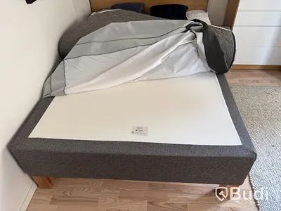 Inventarier till fullt möblerad enrummare - se alla bilder för komplett innehåll