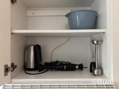 Inventarier till fullt möblerad enrummare - se alla bilder för komplett innehåll