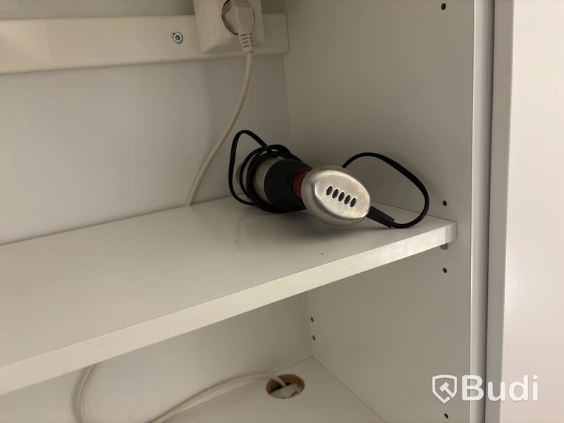 Inventarier till fullt möblerad enrummare - se alla bilder för komplett innehåll