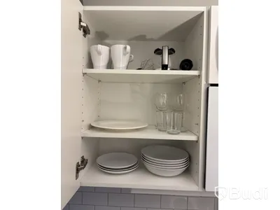 Inventarier till fullt möblerad enrummare - se alla bilder för komplett innehåll