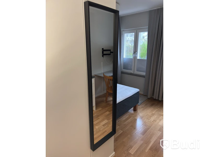 Inventarier till fullt möblerad enrummare - se alla bilder för komplett innehåll