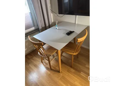 Inventarier till fullt möblerad enrummare - se alla bilder för komplett innehåll