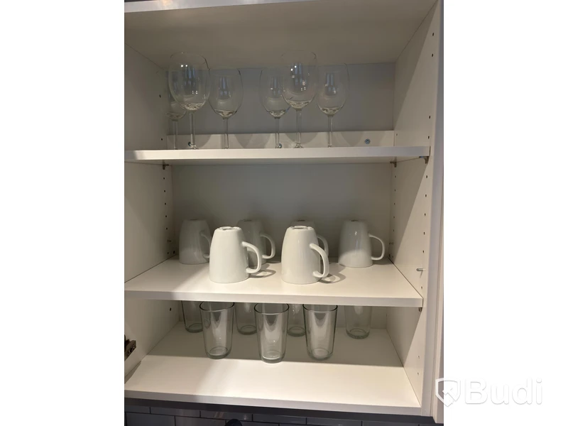 Inventarier till fullt möblerad tvårummare - se alla bilder för komplett innehåll