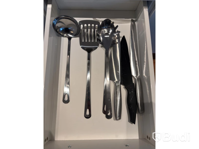 Inventarier till fullt möblerad tvårummare - se alla bilder för komplett innehåll